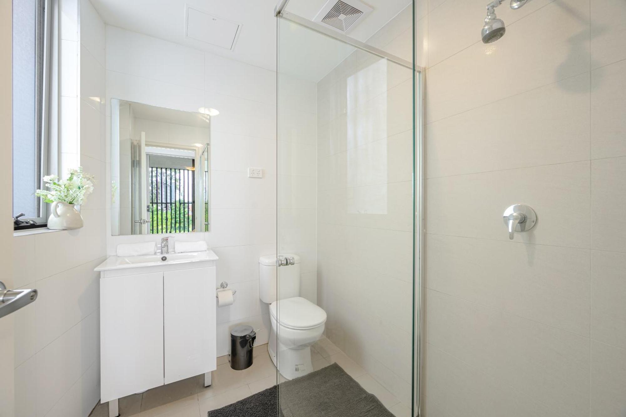 Liverpool Adorable 2Br Apt With Free Parking Warwick Farm Bagian luar foto